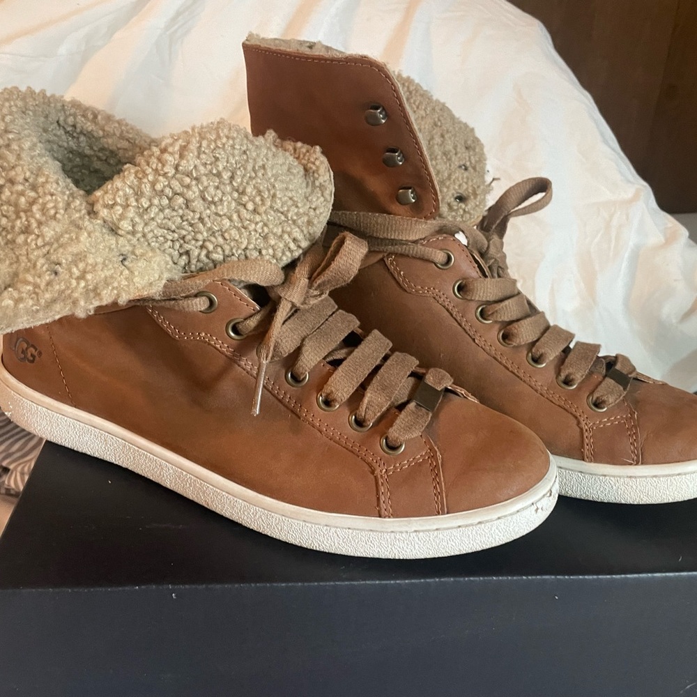 Ugg lace up sneaker Size 9.5
